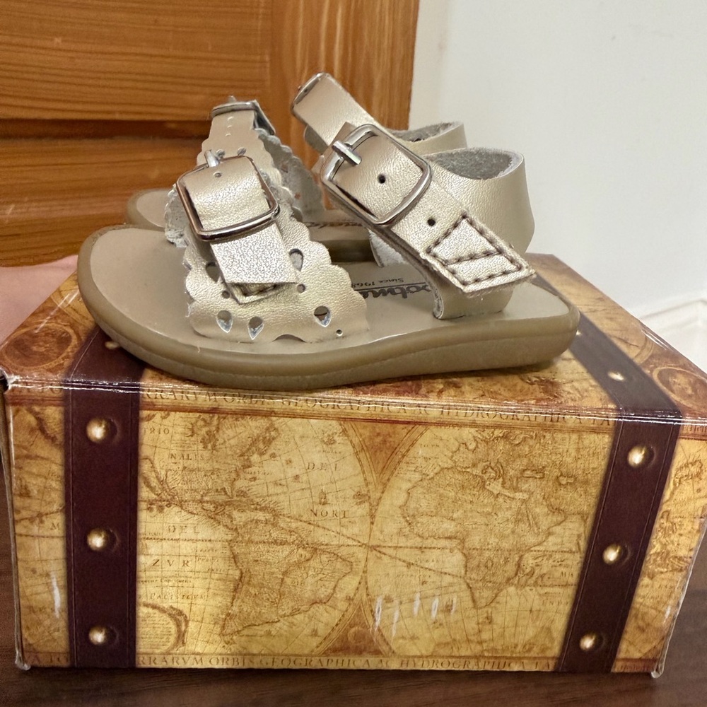 Footmates Ariel Soft Gold Velcro Sandal Sizs 1.0 Worn Once - Picture 4 of 4